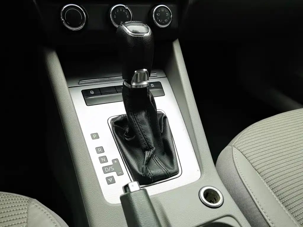 Skoda Octavia 2015 — фото 13