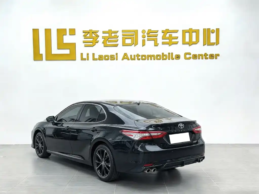 Toyota Camry 2022 — фото 2