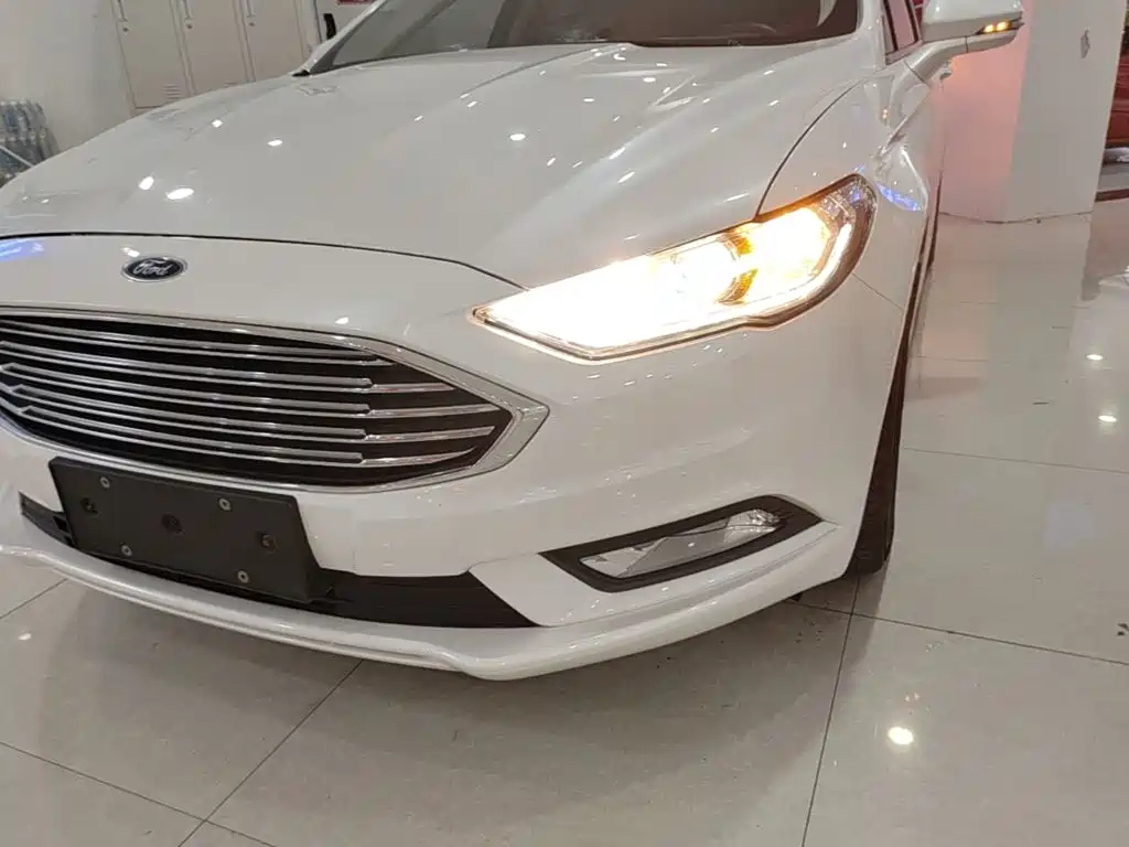 Ford Mondeo 2017 — фото 24