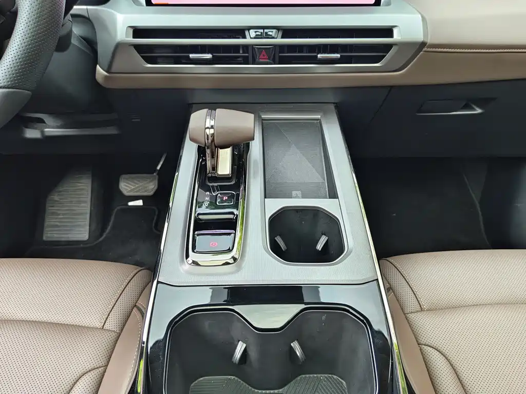 GAC Motor Trumpchi GS4 2024 — фото 16
