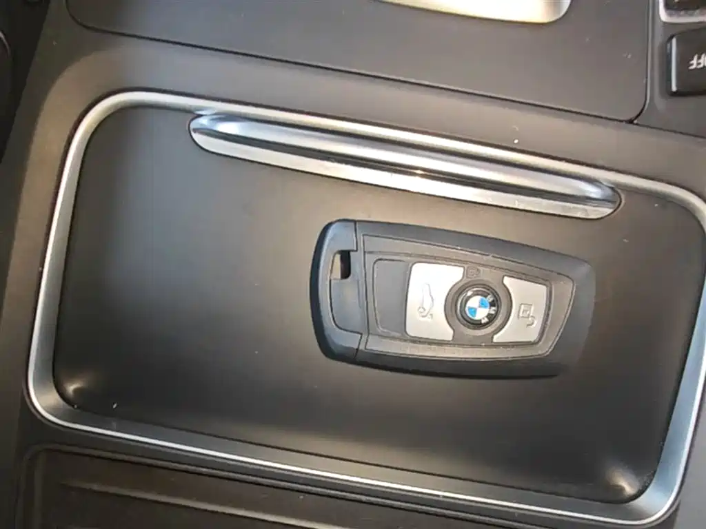 BMW 3 Series 2018 — фото 9