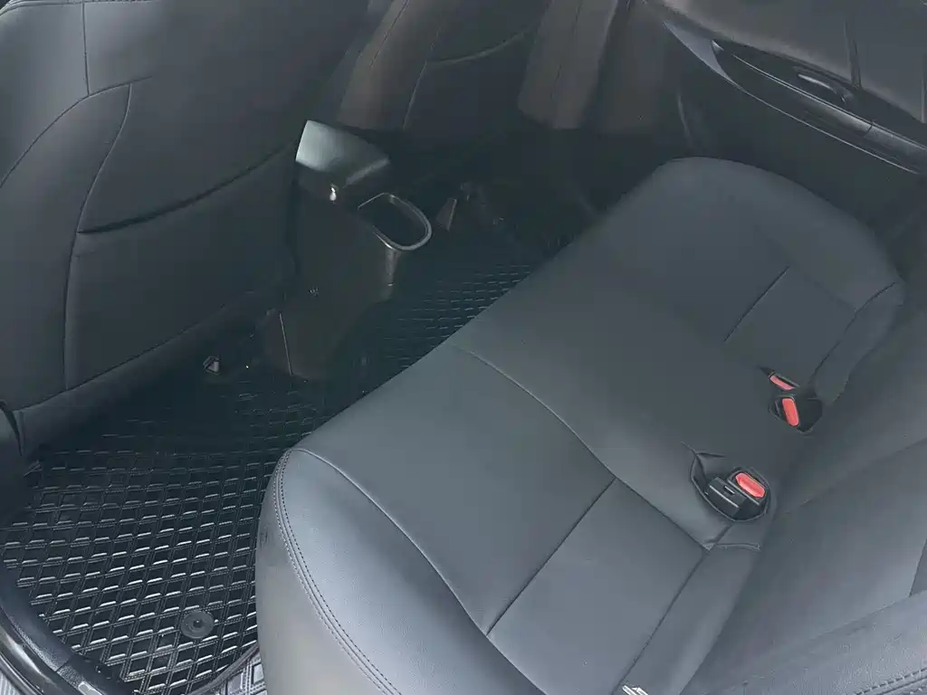 Toyota Yaris L 2023 — фото 13