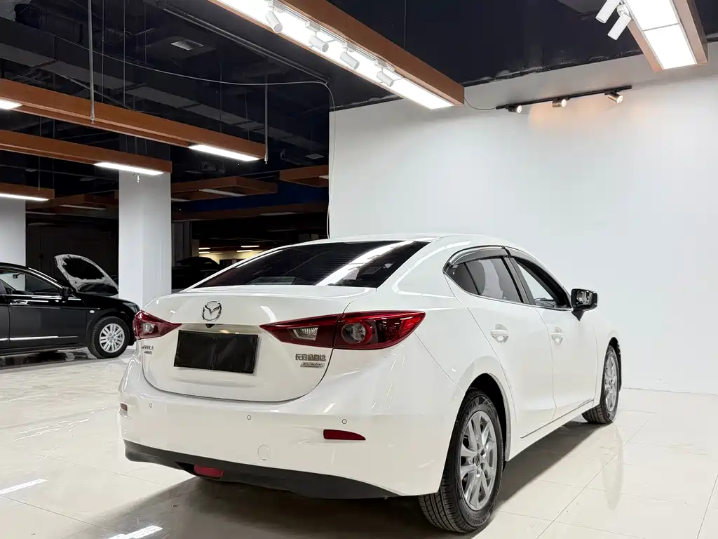 Mazda 3 Axela 2018 — фото 5