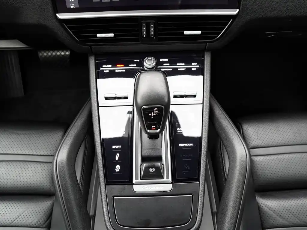 Porsche Cayenne 2018 — фото 10
