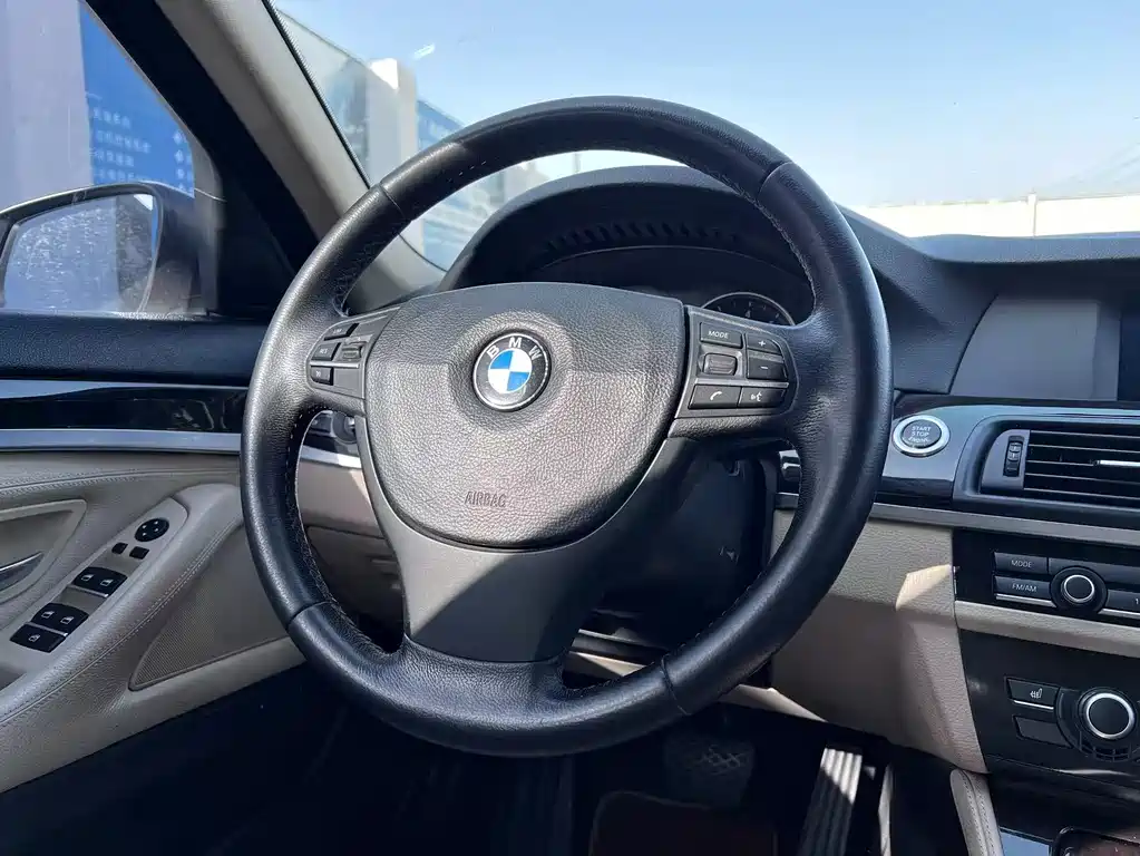 BMW 5 Series 2012 — фото 12