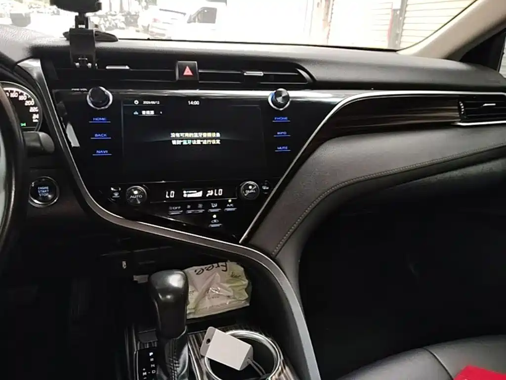 Toyota Camry 2020 — фото 10