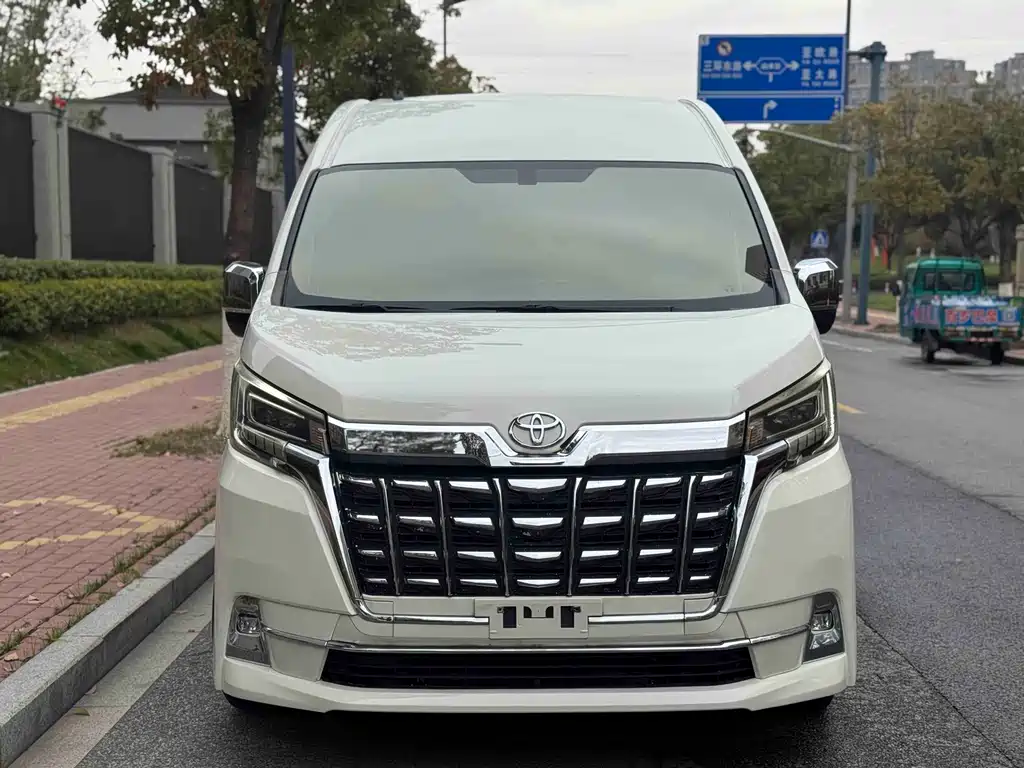 Toyota Hiace 2024 — фото 2