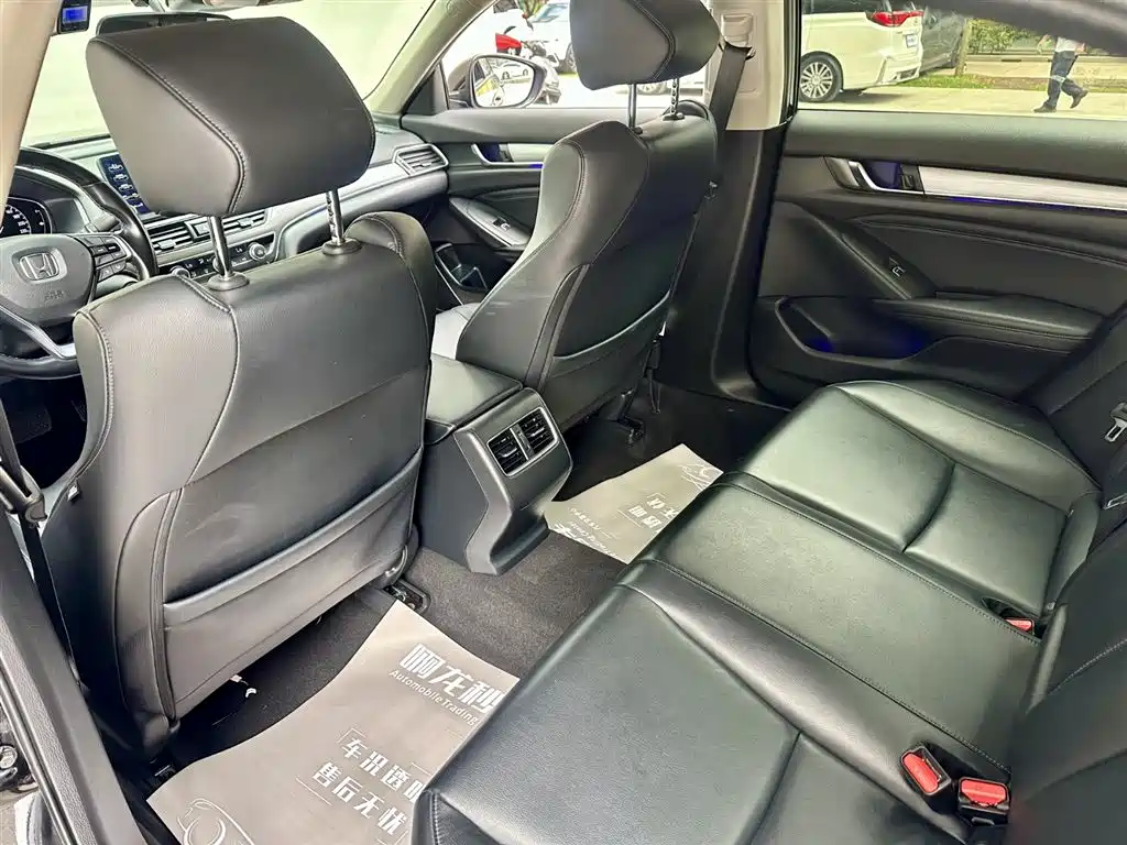 Honda Accord 2020 — фото 10