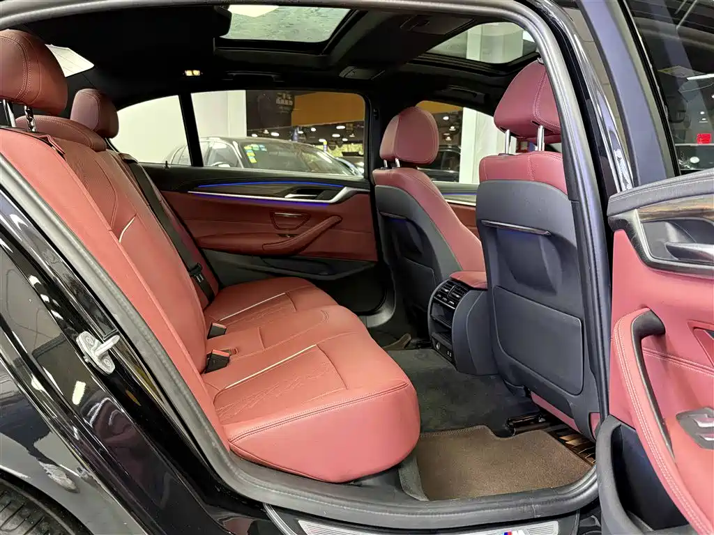 BMW 5 Series 2022 — фото 12