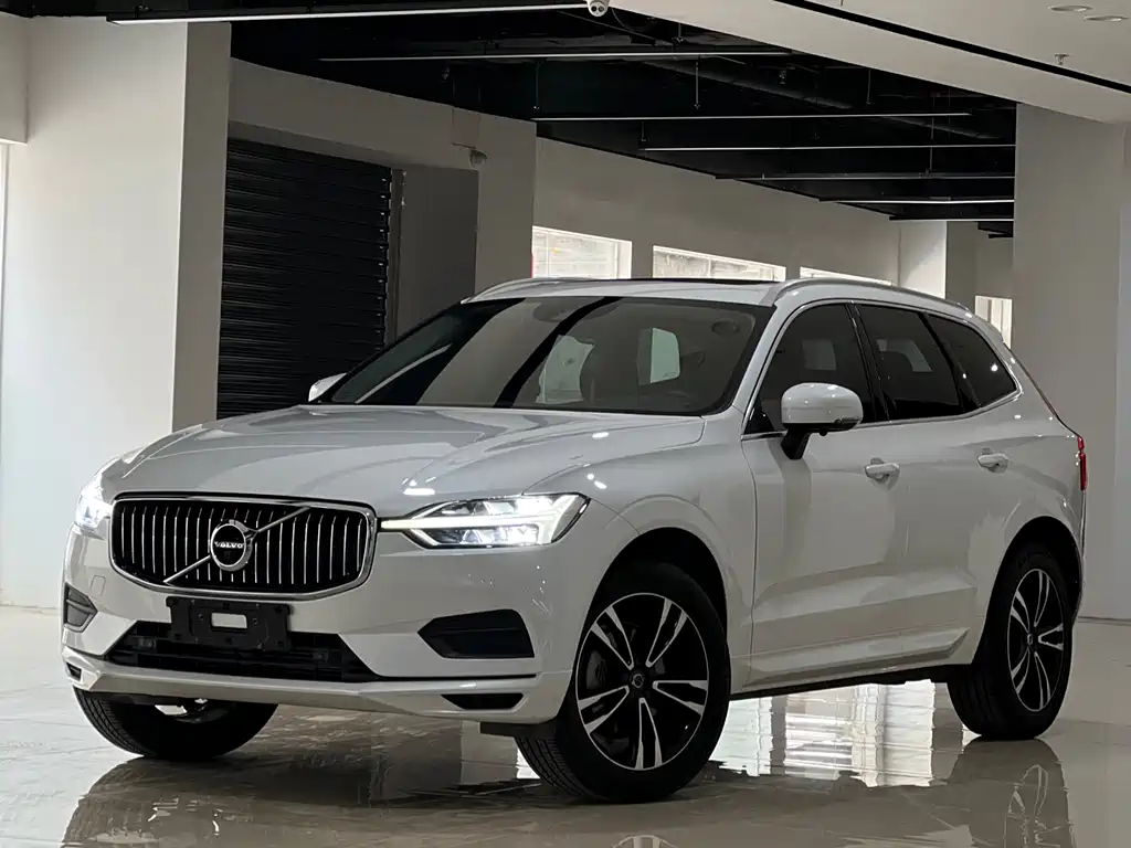 Volvo XC60 2018 — фото 1