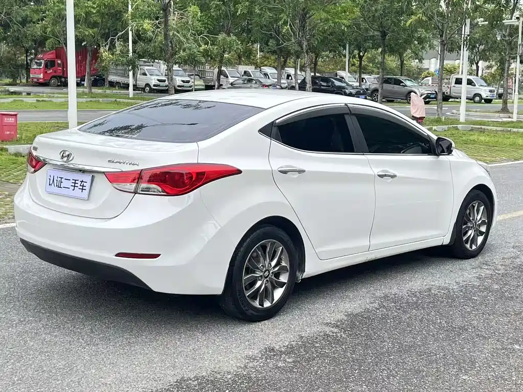 Hyundai Elantra Langdong 2015 — фото 17
