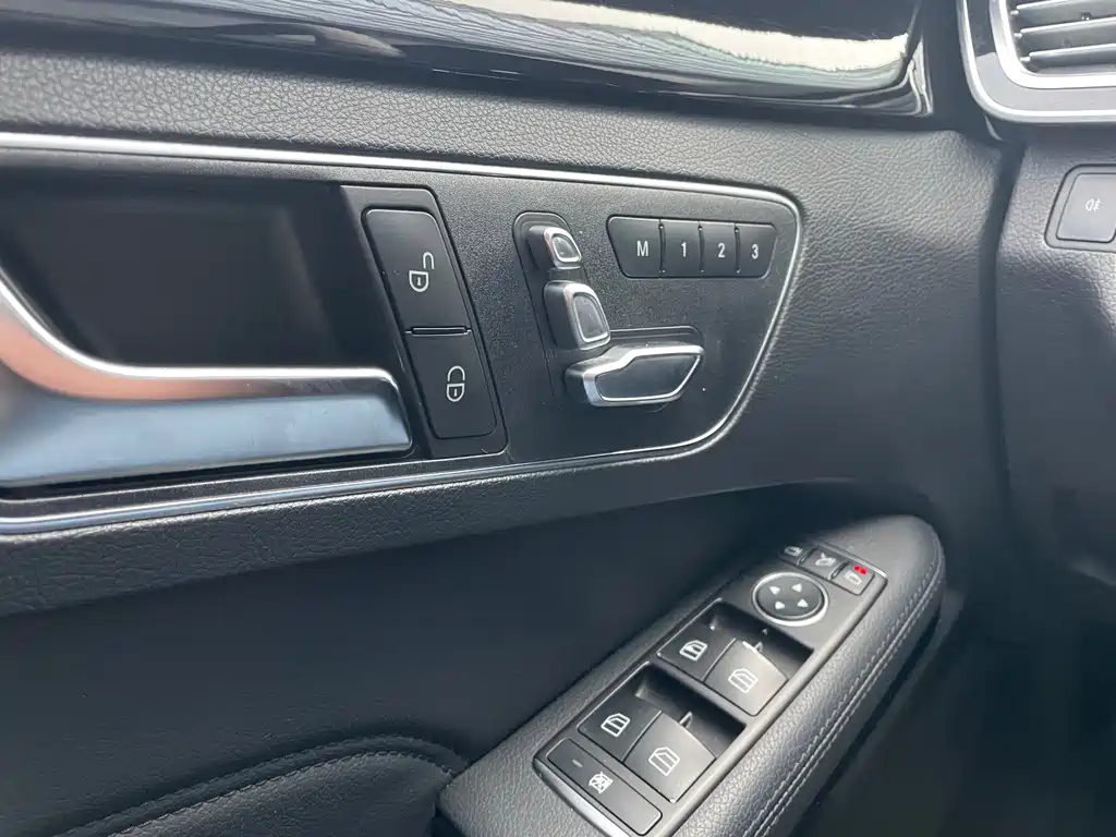 Mercedes-Benz E-Class 2015 — фото 11