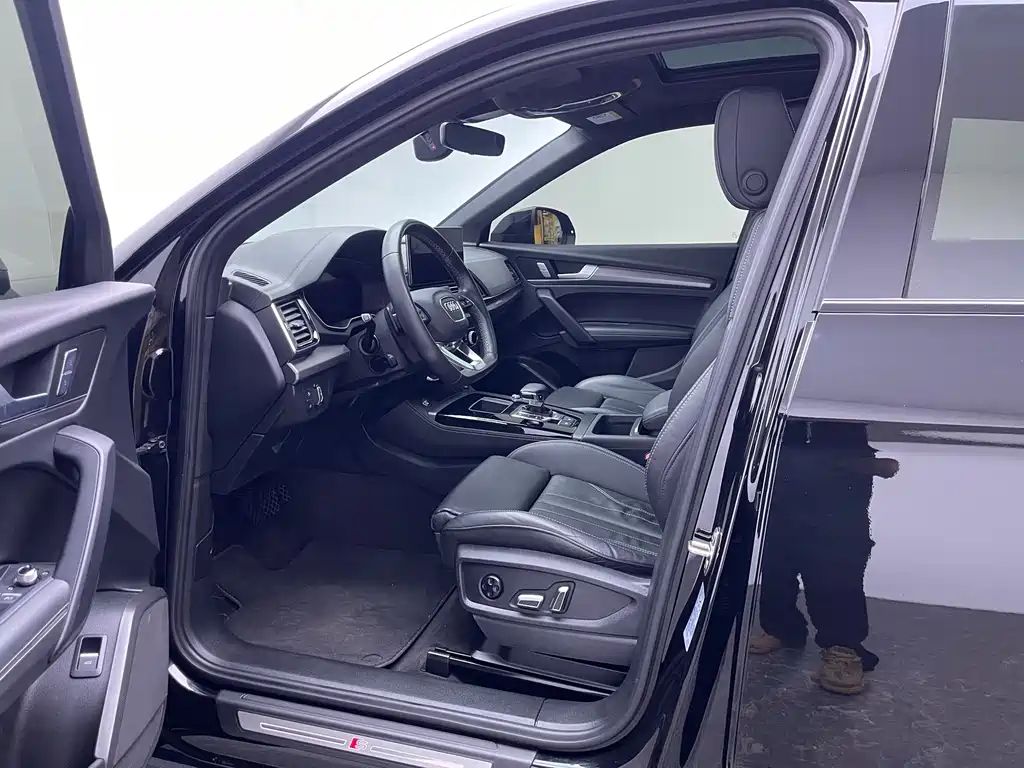 Audi Q5L 2023 — фото 14