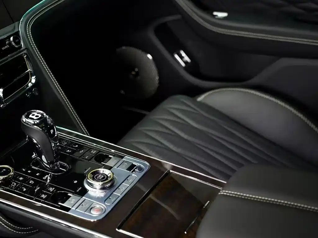 Bentley Flying Spur PHEV 2022 — фото 6