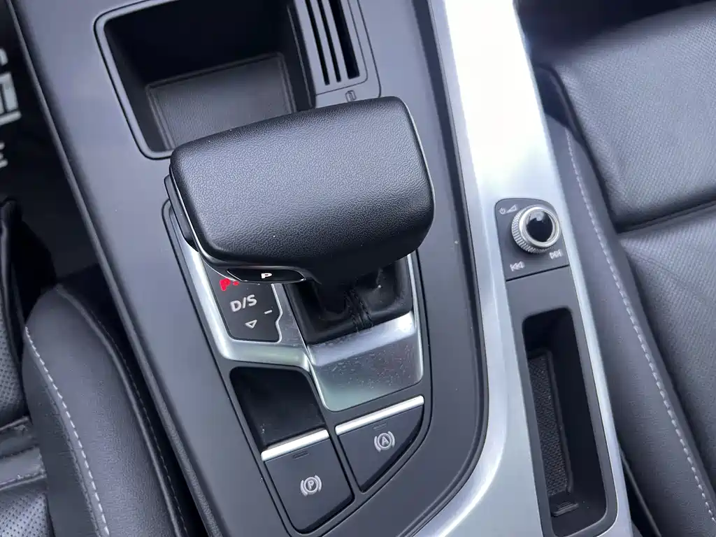 Audi A4L 2022 — фото 12
