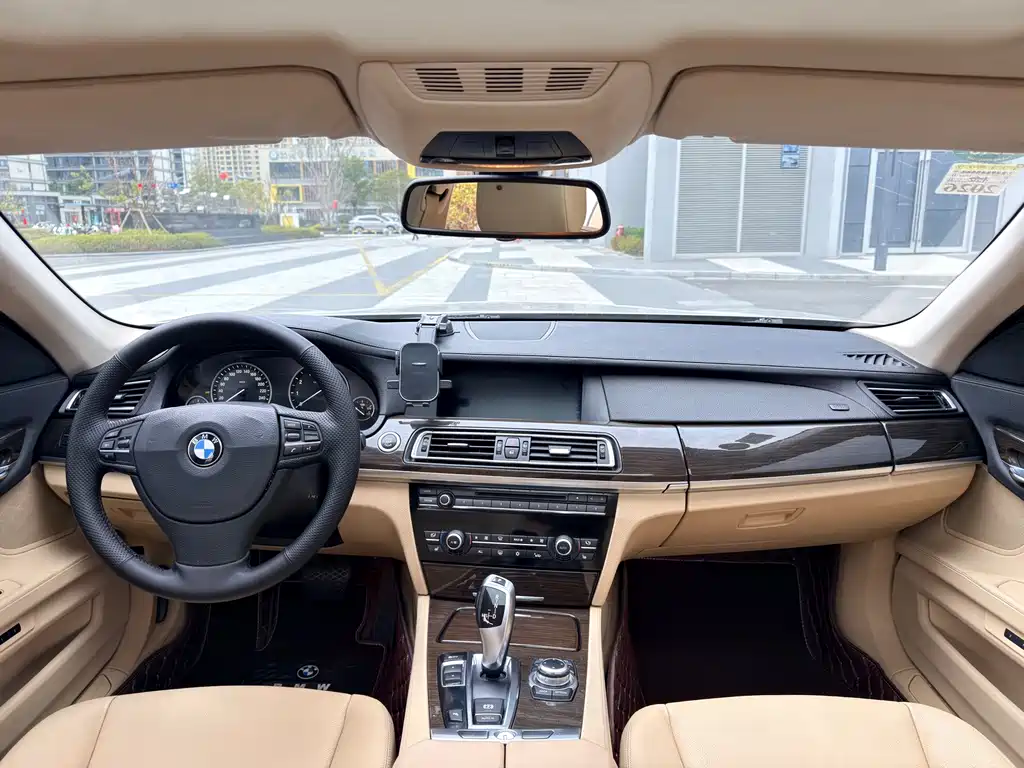 BMW 7 Series 2012 — фото 7