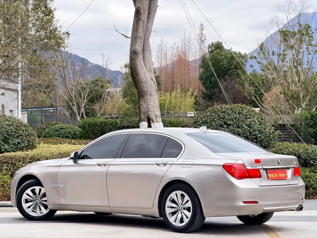 BMW 7 Series 2012 — фото 15