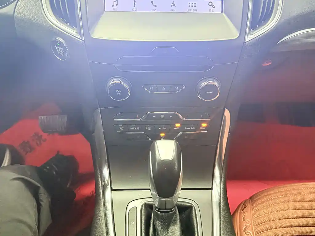 Ford Edge 2018 — фото 12