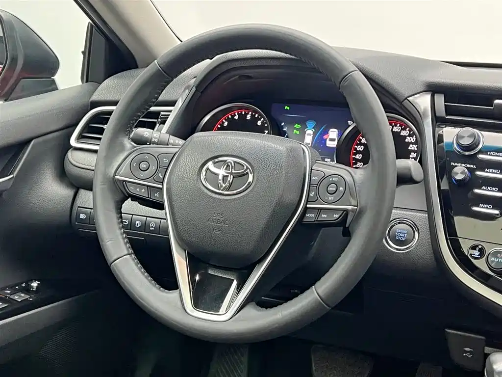 Toyota Camry 2018 — фото 17