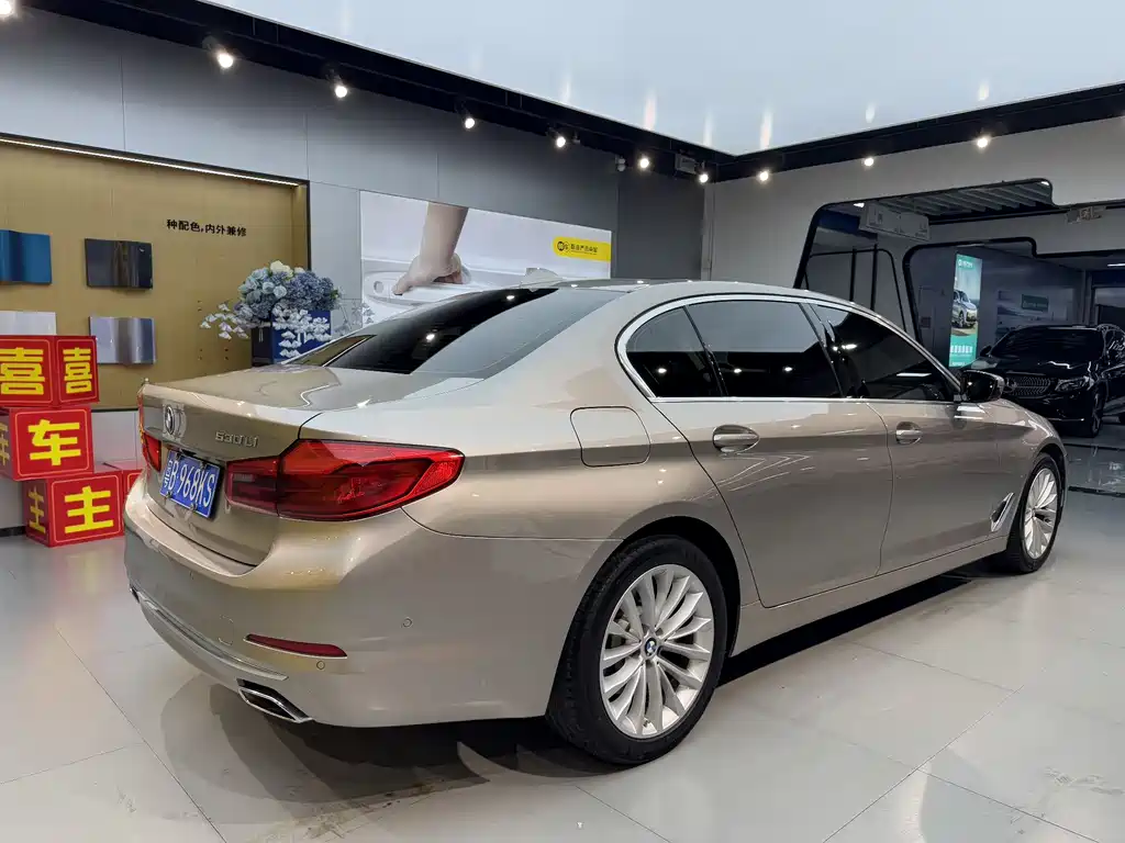 BMW 5 Series 2019 — фото 9