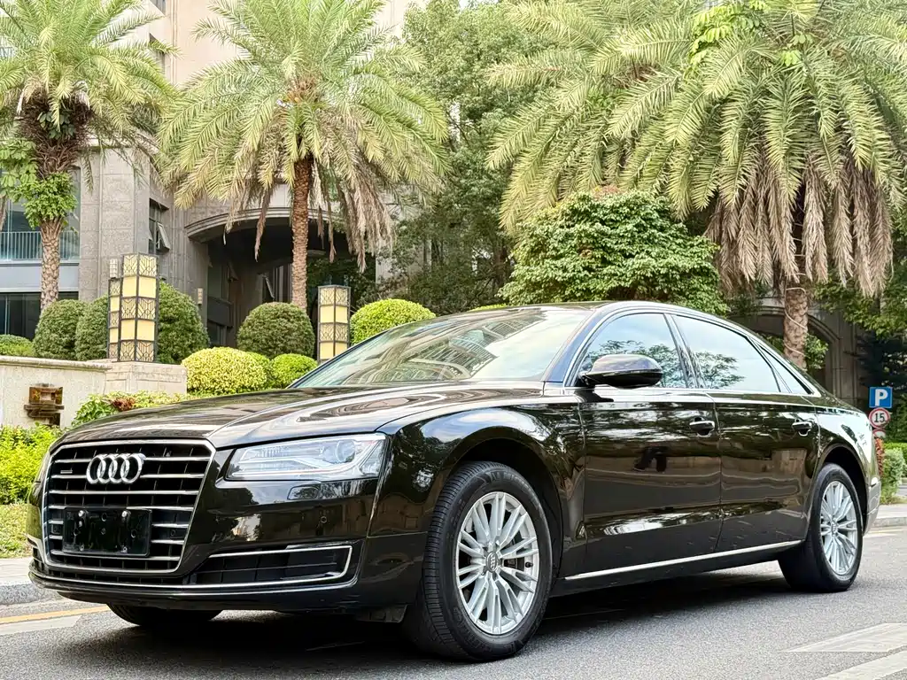 Audi A8 2014 — фото 1