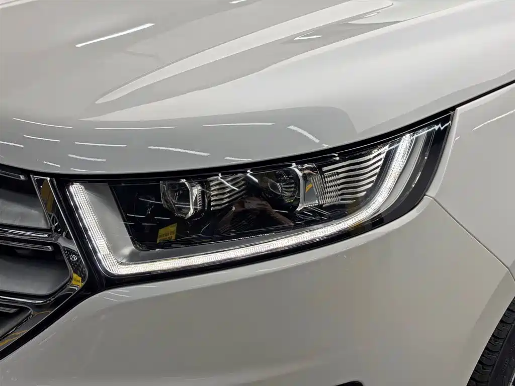 Ford Edge 2018 — фото 9