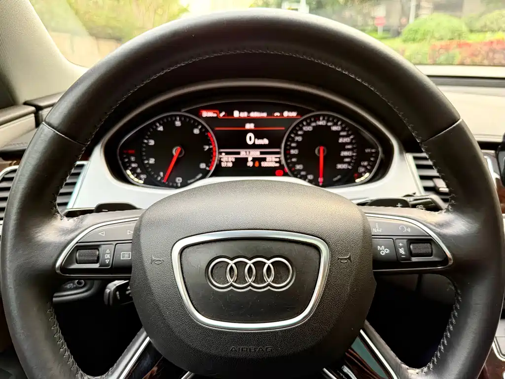 Audi A8 2014 — фото 13