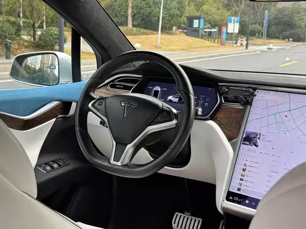 Tesla Model X 2016