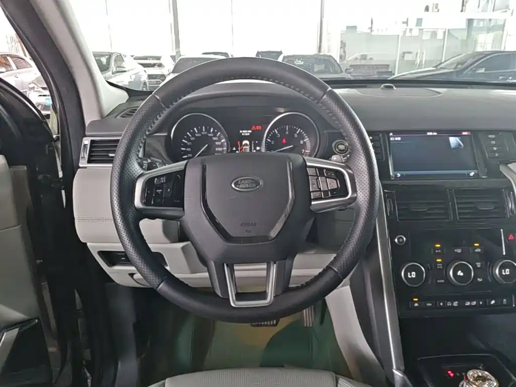 Land Rover Discovery Sport 2017 — фото 11