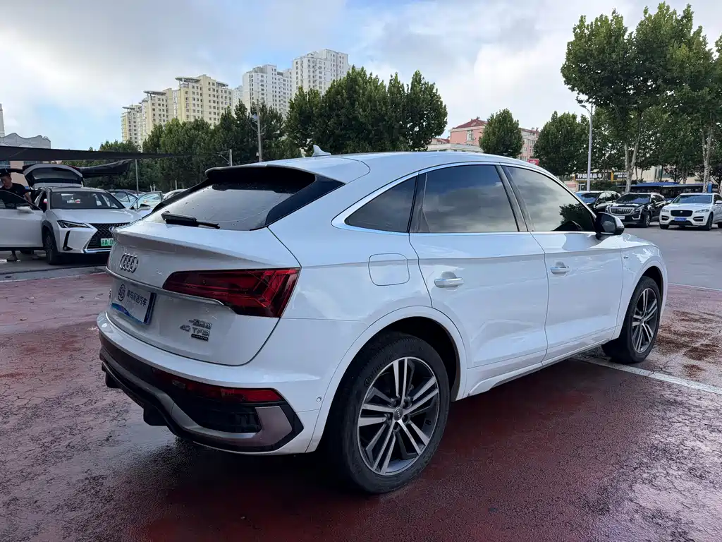 Audi Q5L Sportback 2021 — фото 6