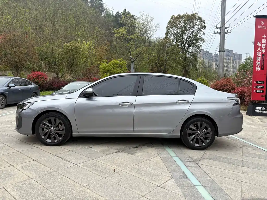 Peugeot 408 2023 — фото 15