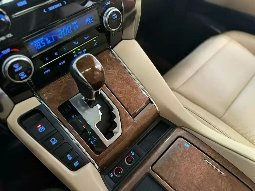 Toyota Alphard 2017 — фото 7