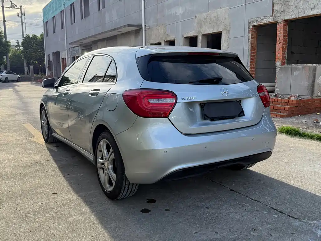 Mercedes-Benz A-Class 2015 — фото 16