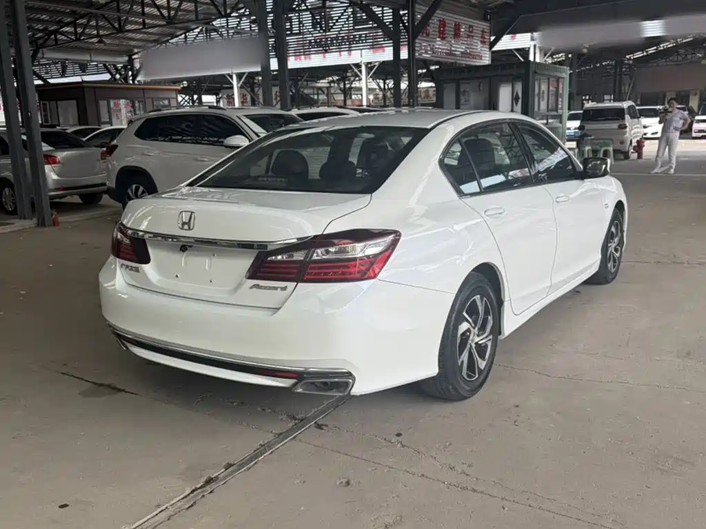 Honda Accord 2017 — фото 14
