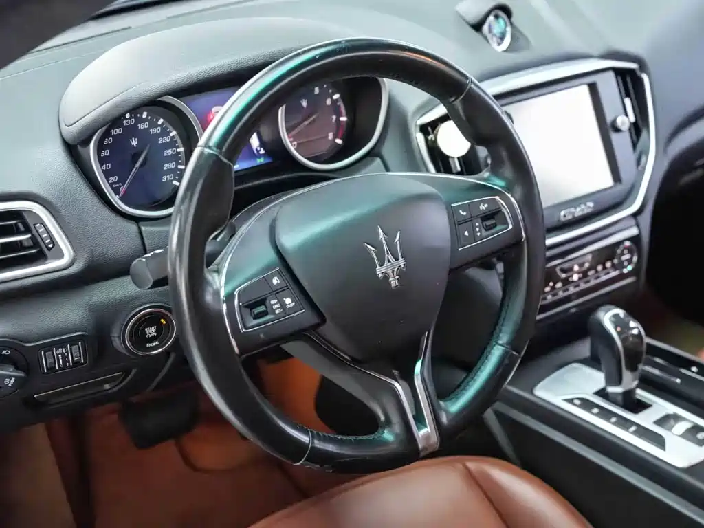 Maserati Ghibli 2017 — фото 9