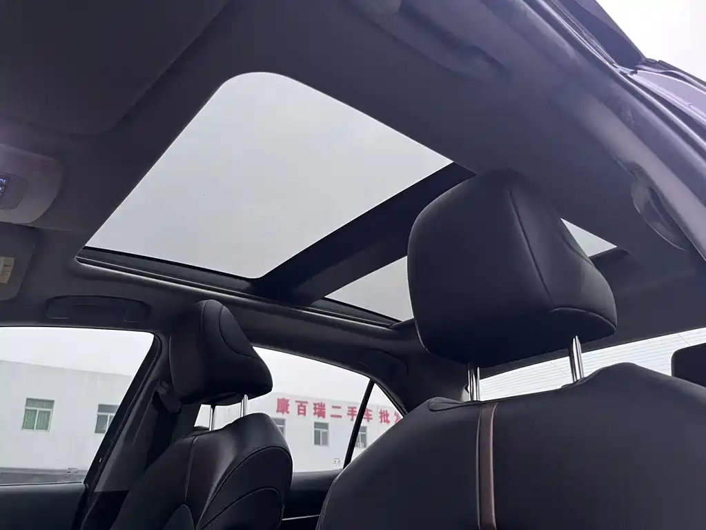 Toyota Camry 2019 — фото 13