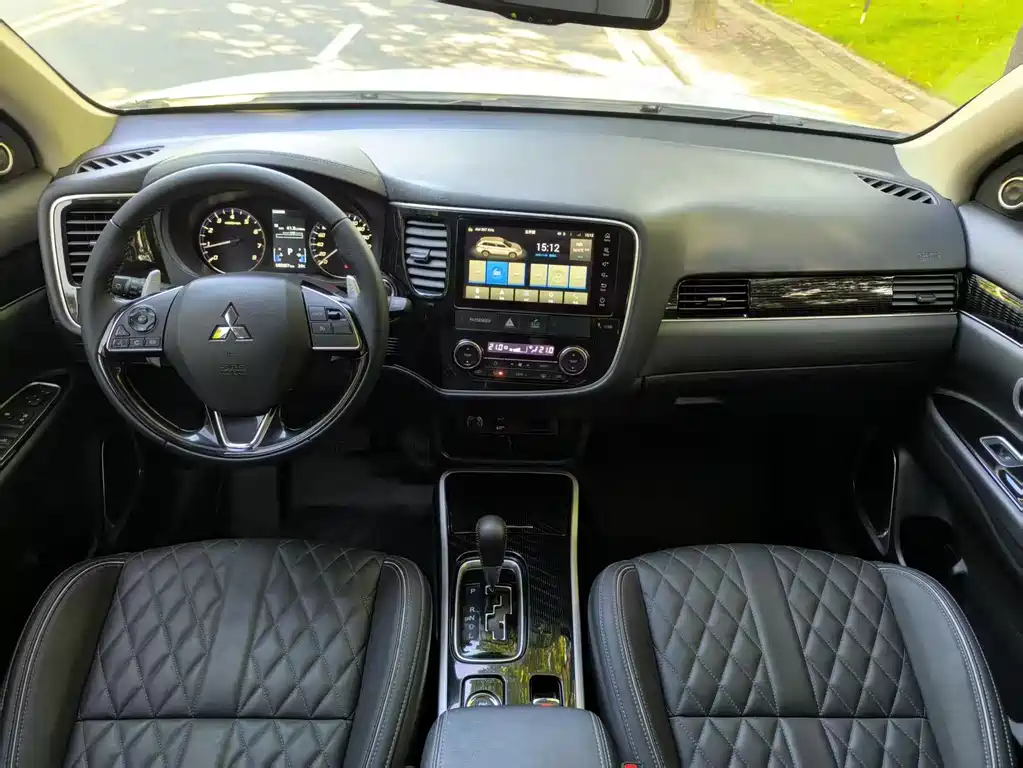 Mitsubishi Outlander 2021 — фото 12
