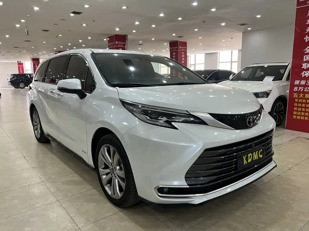Toyota Sienna 2025