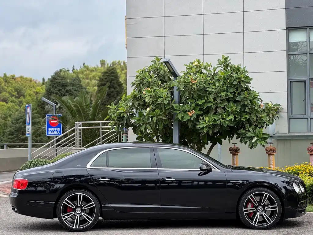 Bentley Flying Spur 2020 — фото 4