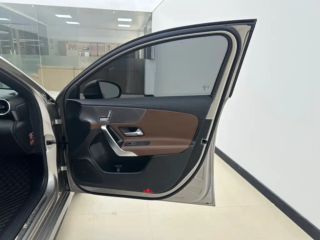 Mercedes-Benz A-Class 2019 — фото 25