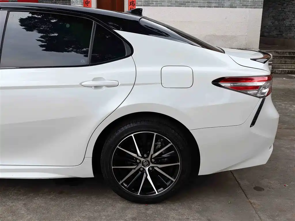 Toyota Camry 2022 — фото 28