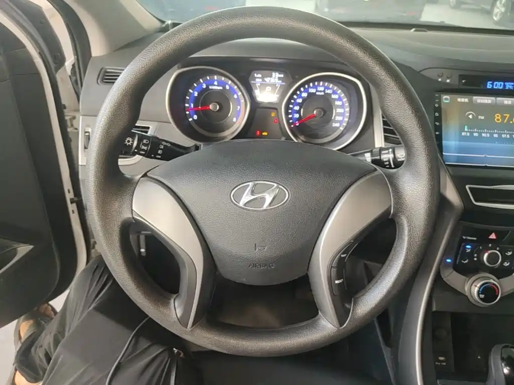 Hyundai Elantra Langdong 2018 — фото 11