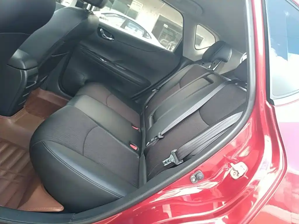 Nissan Tiida 2015 — фото 17