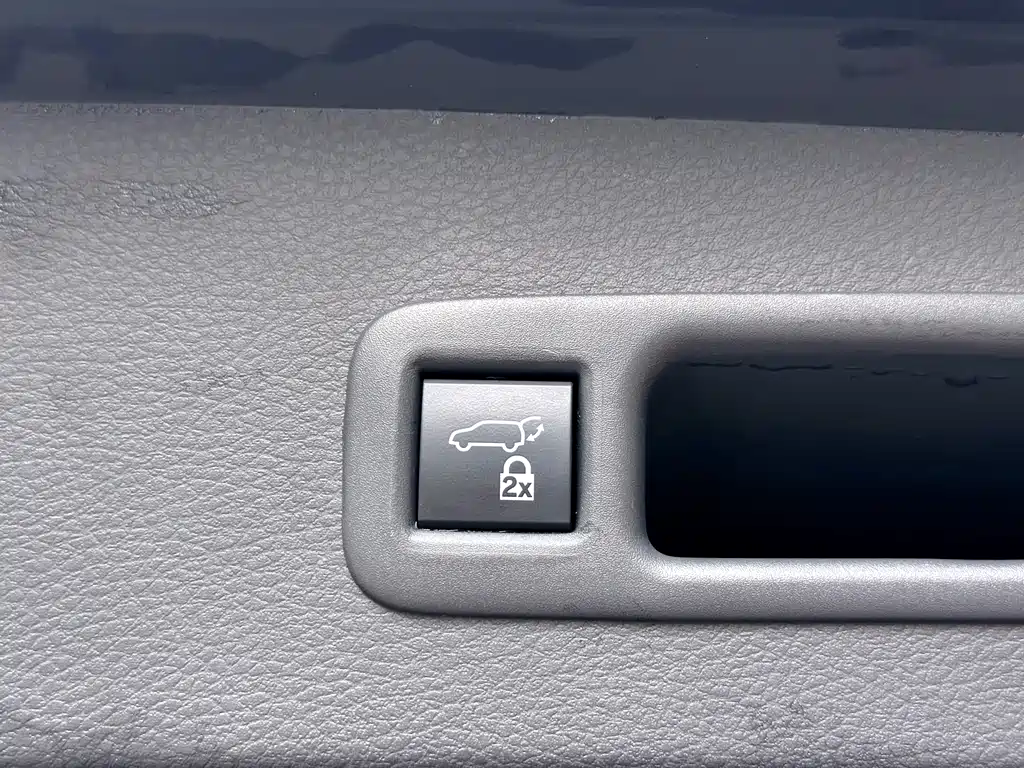 Toyota Granvia 2023 — фото 37