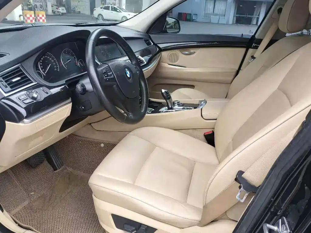 BMW 5 Series GT 2012 — фото 15