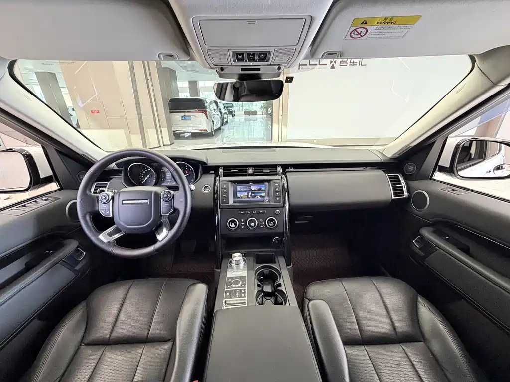 Land Rover Discovery 2017 — фото 11