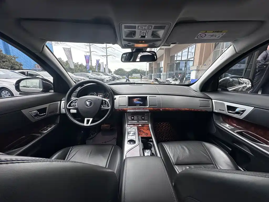Jaguar XF 2014 — фото 12