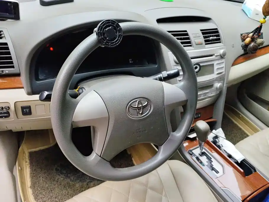 Toyota Camry 2014 — фото 15
