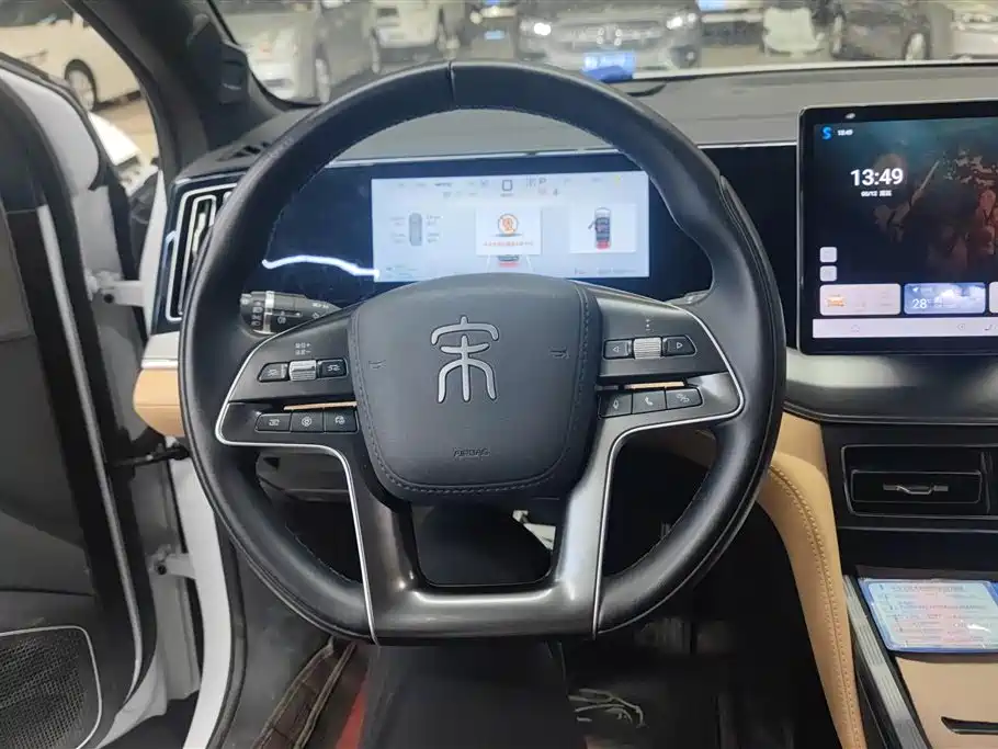 BYD L DM-i 2024 — фото 15