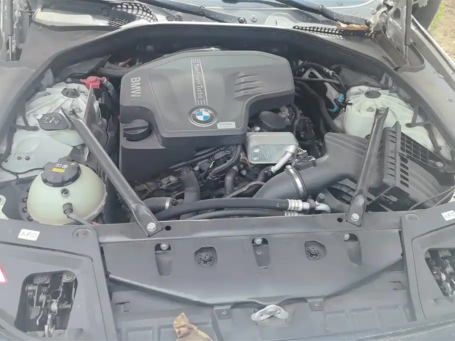 BMW 5 Series 2015 — фото 10